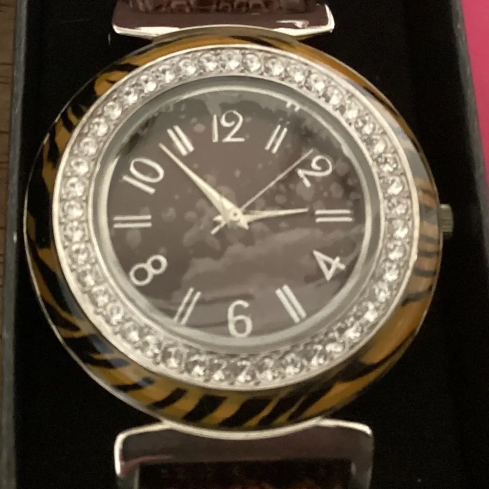 Avon Animal Magnetism Women’s Watch (tiger) with Brown Leather Band/Strap